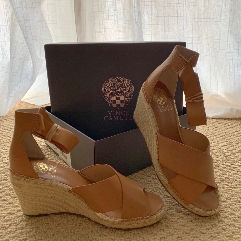 NEW Vince Camuto Leddy Wedge Sandal in Tan Nappa
